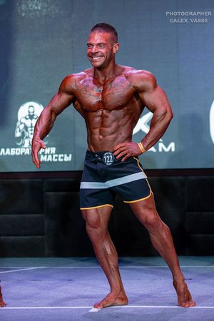 MEN'S PHYSIQUE 174